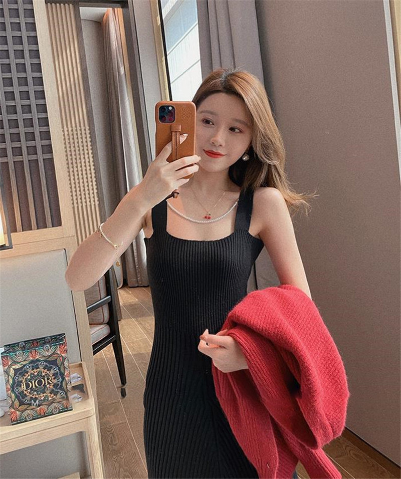 Strap Dress With Square Collar and Bottoming