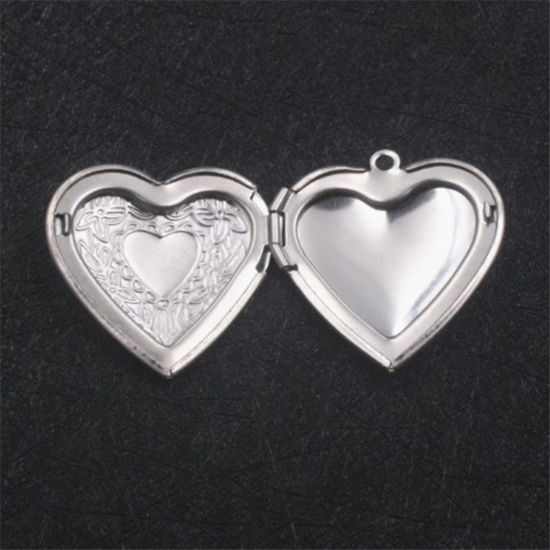 Lovers Love Peach Heart Necklace Carved Retro