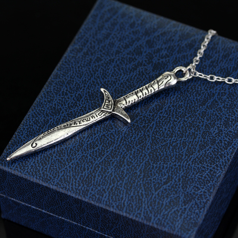 Peripheral accessories The Lord of the Rings Hobbit Sword Pendant Necklace Vintage Necklace