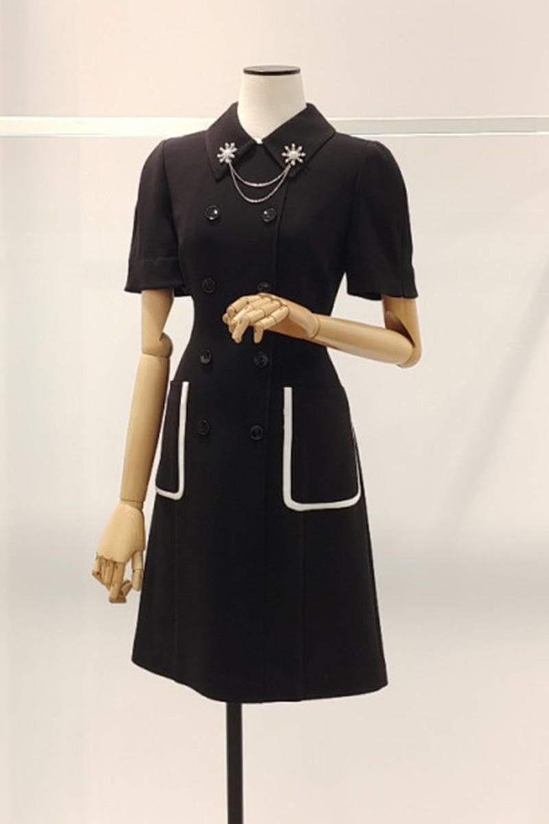 Spring and Summer New Korean Fashion Doll Collar Dress Advanced Black and White Contrast Stitching Slim Double-Breasted Dress