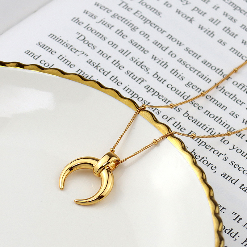 Autumn And Winter New Temperament Fashion Trendy Ins Style Girls Hundred Matching Accessories Creative Crescent Shape Pendant Clavicle Chain
