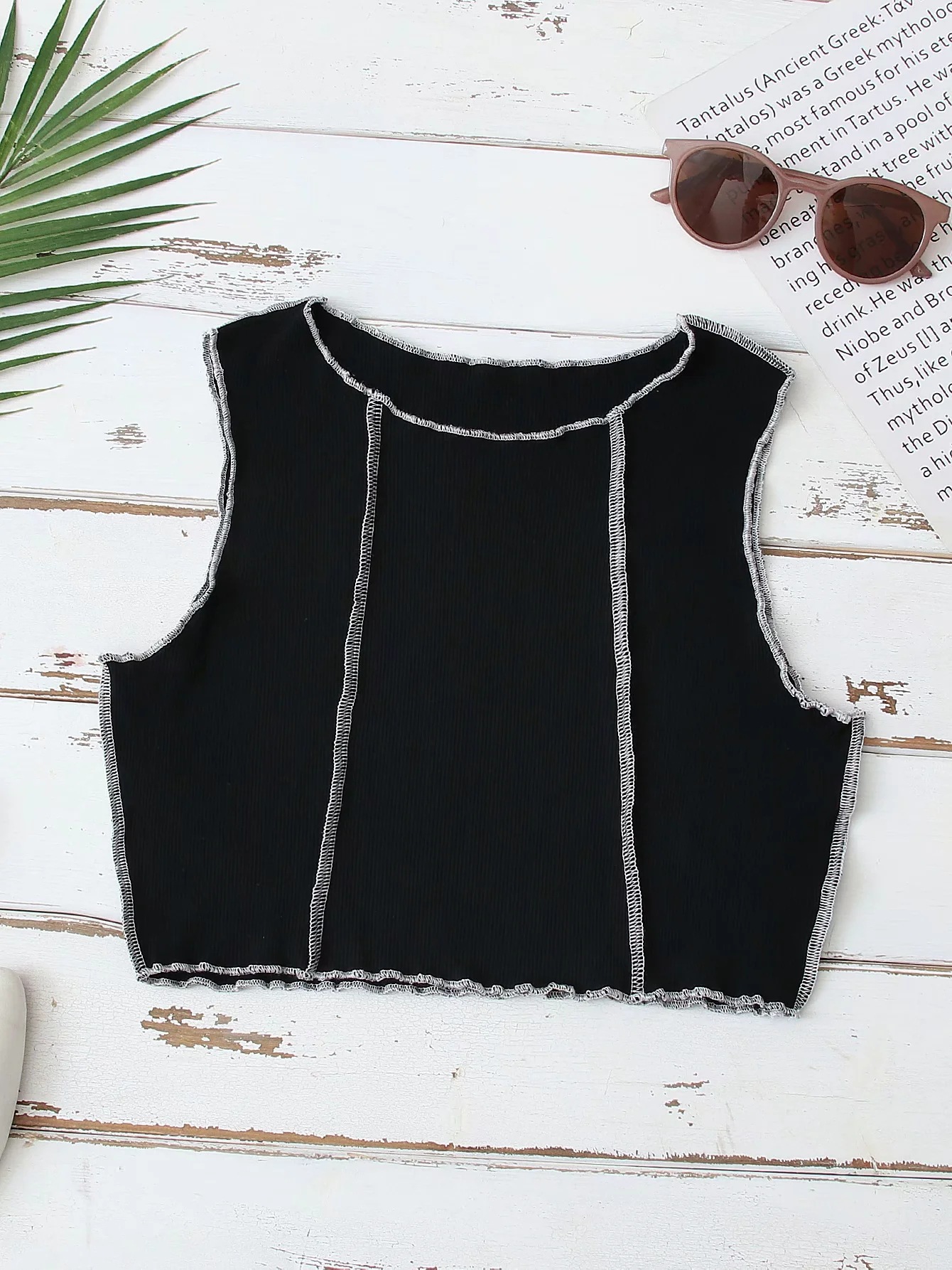 Instagram Blogger Diablo Wind's Navel-Baring, Wide-Shouldered Blazer