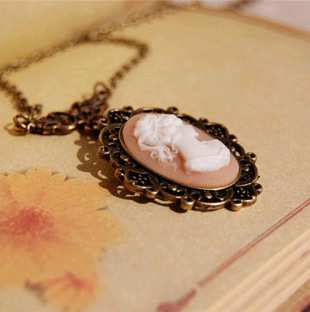 Vintage Style Lady Necklace Beauty Head Portrait Time Gemstone Necklace Jewelry