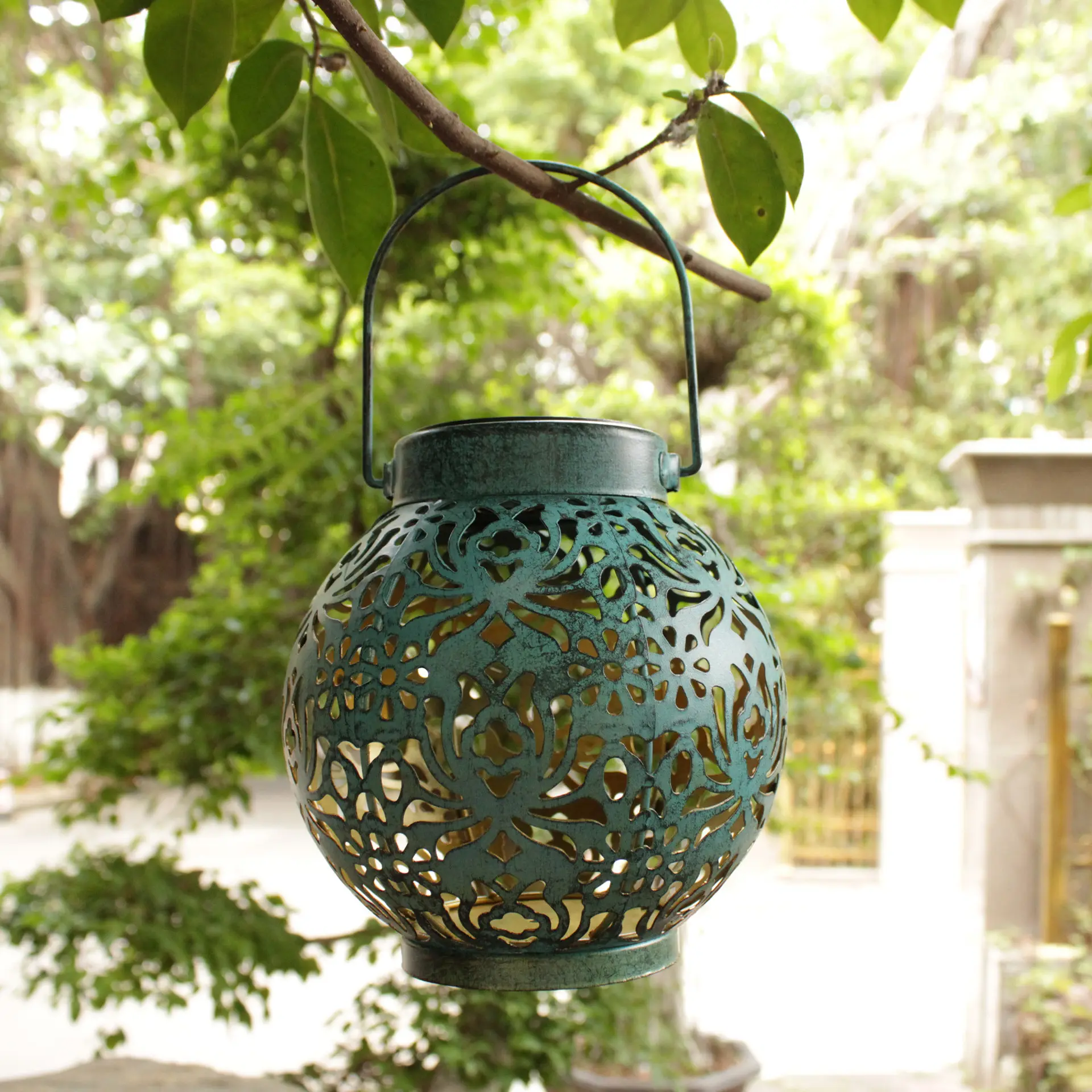 Solar Outdoor Courtyard Wrought Iron Hollow Projection