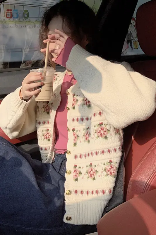 Gentle Wind Design Feeling Loose-fitting Sweater