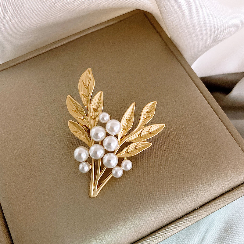 Pearl Leaf Brooch Retro Net Red Simple Temperament Personality Western Decoration Accessories