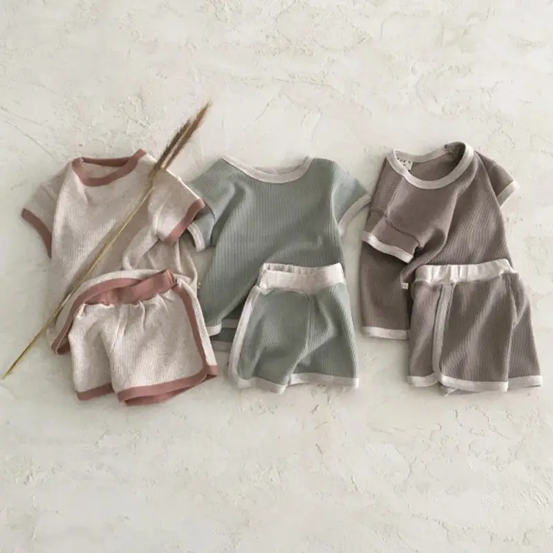 Infant and young children's clothing made of old casual sports short-sleeved suit