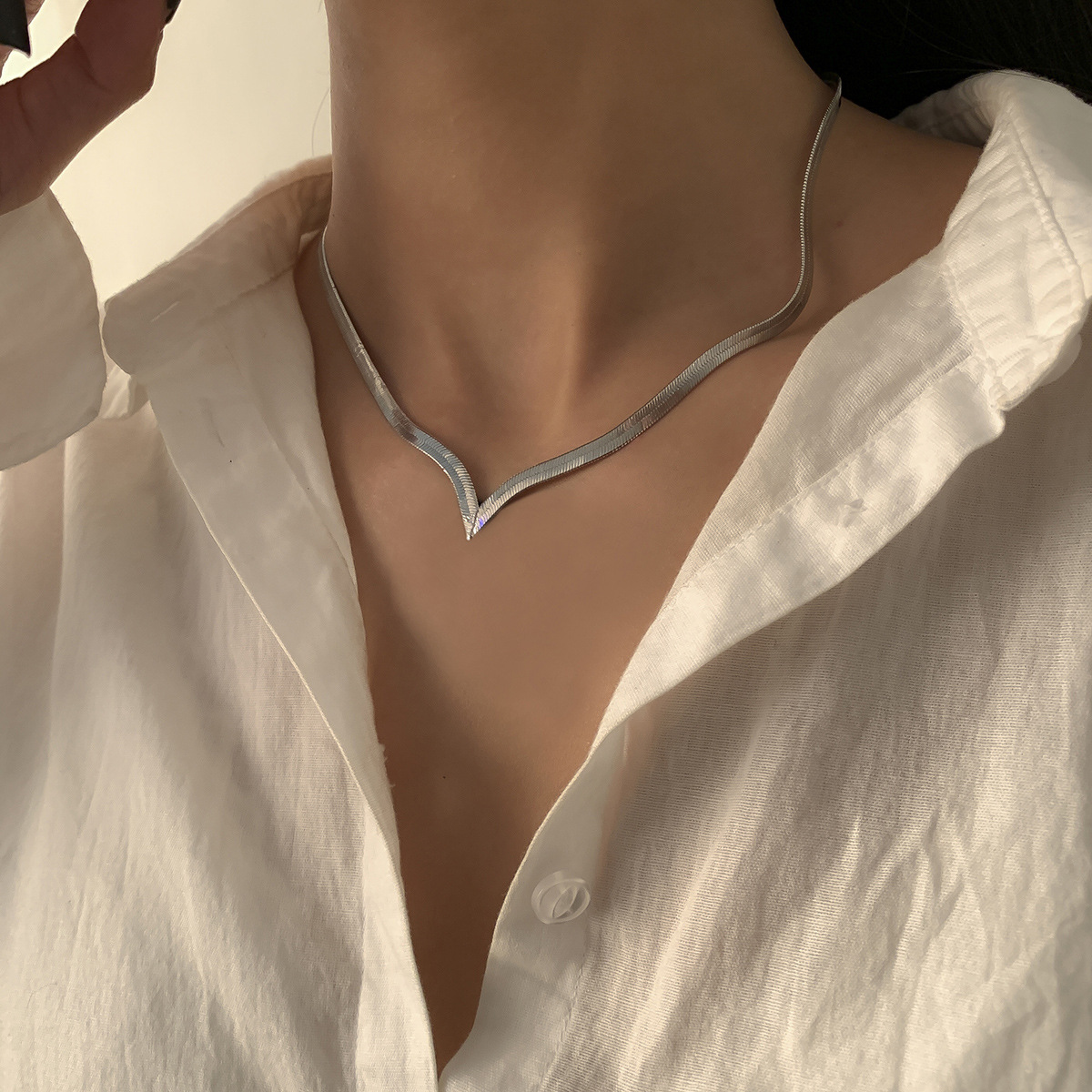 Simple V-shaped Snake Bone Chain Single Layer Necklace
