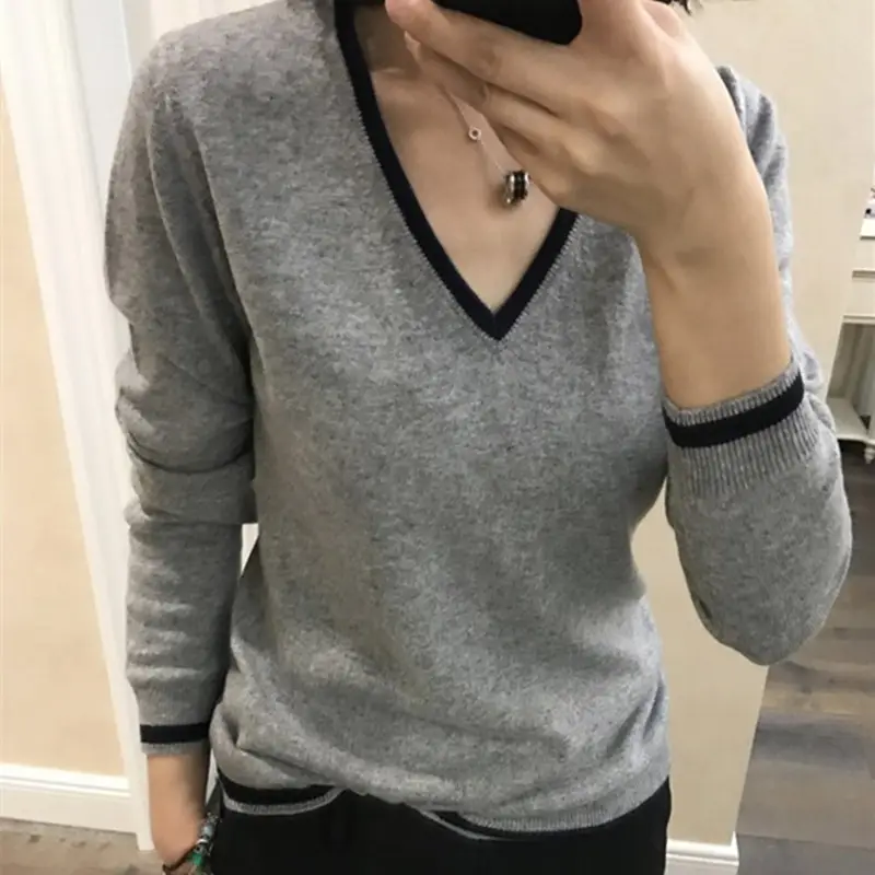 White Edge Contrast Low Collar With Chicken Heart