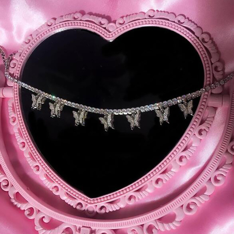 Fashionable Women's Light Luxury 7 Butterfly Necklace Claw Diamond Shiny