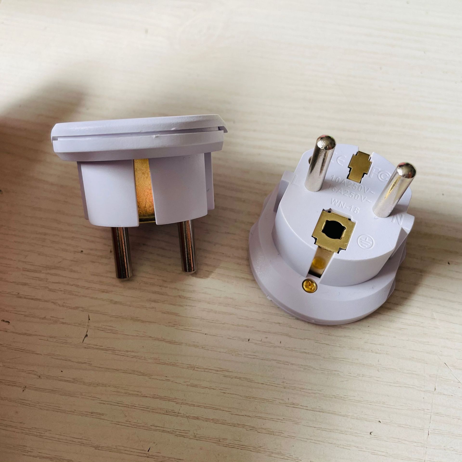 16A High Current German Standard Conversion Plug Korean, French And European Standard Pure Copper Conversion Socket Two Round Pin Power Adapter