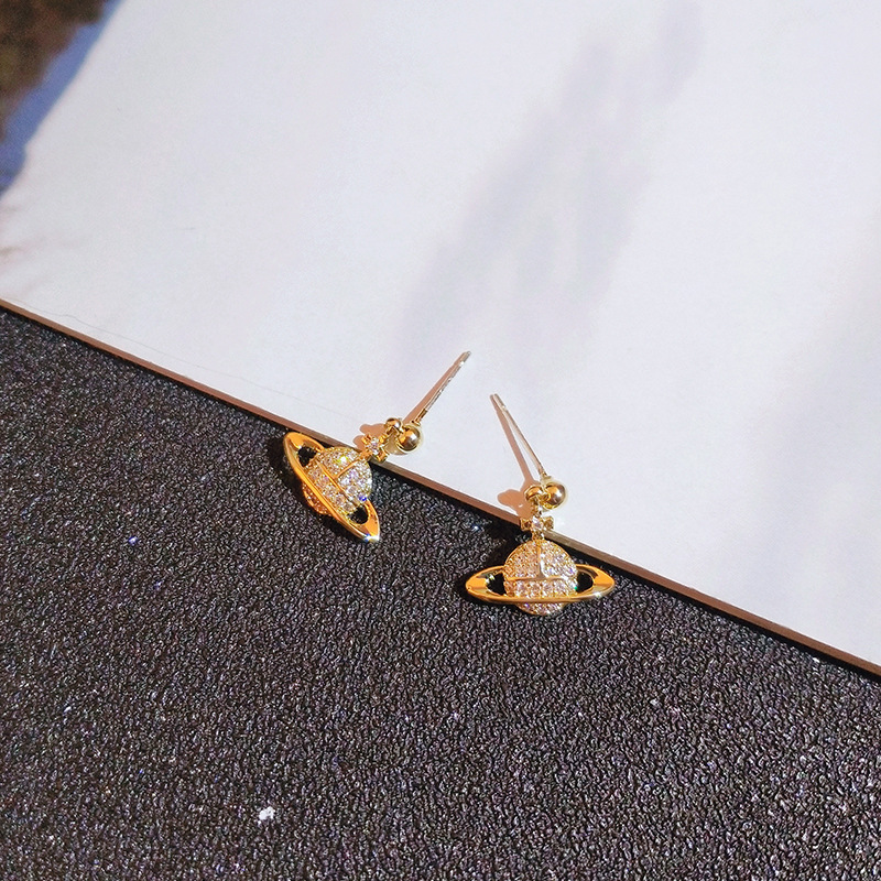 Full diamond planet earrings new trendy fashion net red simple personality earrings female silver needle cold wind earrings