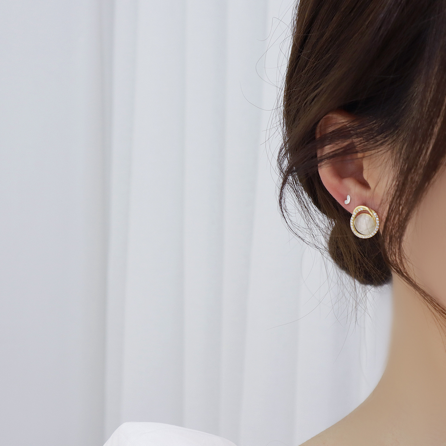 Fashionable Earrings With Cat's Eye Simple And micro Inlaid Zircon Nails