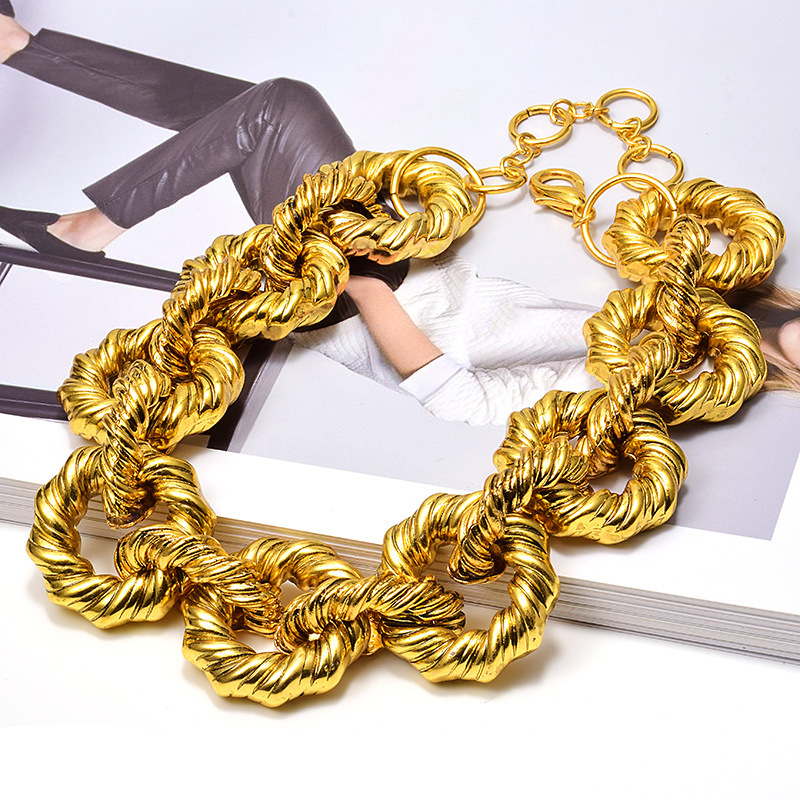 European And American Style Fashion Golden Twist-Shaped Necklace