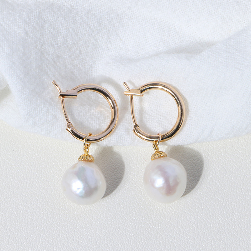 Simple And Versatile Freshwater Nucleated Bead Earrings