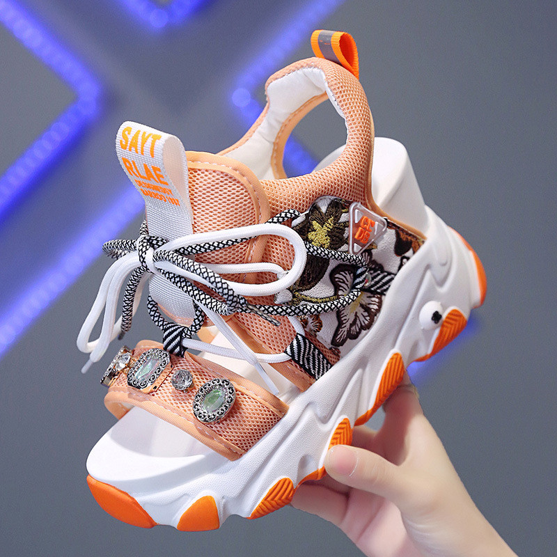 صندل روماني رياضي مفتوح بأحجار الراين وقاعدة مسطحة