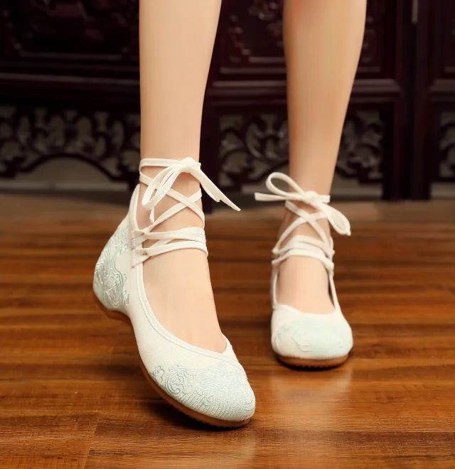 Retro Simple And Elegant Embroidered Cloth Shoes Soft Sole Red - Shop at LoveMi