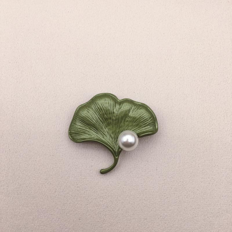 Avocado Green Art Small Fresh Pearl Leaf Brooch (1 style)