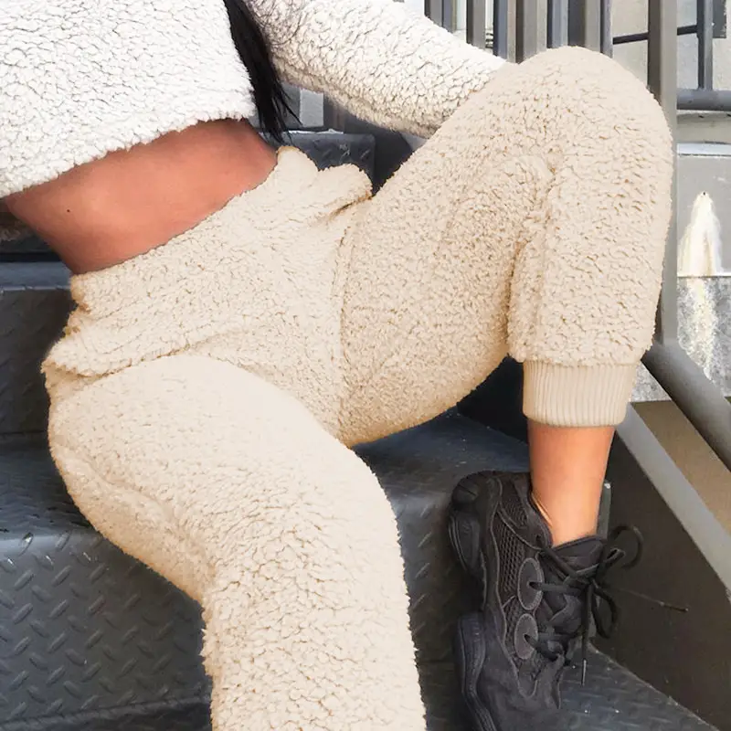 High Waist And Hairy Feet Are Slim And Casual