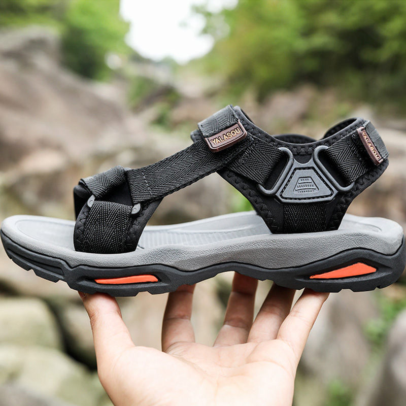 صنادل رجالية صيفية بتصميم جديد للشاطئ