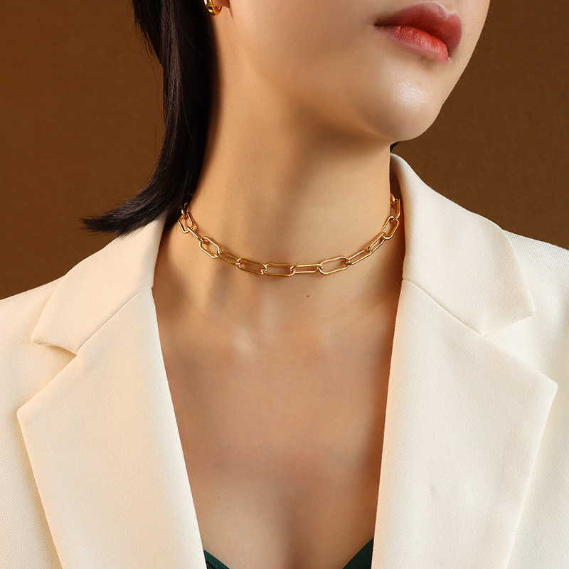 Europe and the United States Chorker Clavicle Chain Necklace Titanium Steel Necklace Female Triple Layered Pearl Queen Pendant Necklace P1004