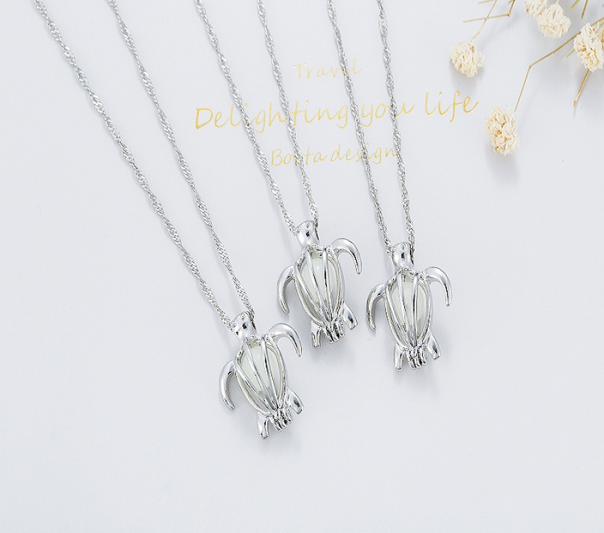 Beauty Hot Sale Can Open Hollow Little Turtle Luminous Necklace Luminous Clavicle Chain Accessories Women
