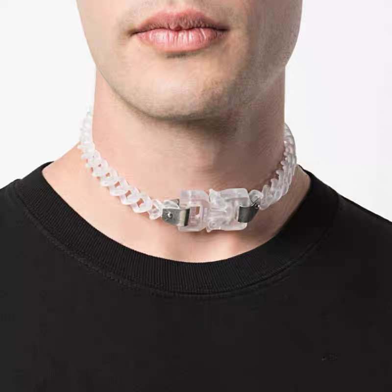 سوار وقلادة خفيفة من سلسلة الـ PVC بمنفذ وظيفي مقاوم للرياح