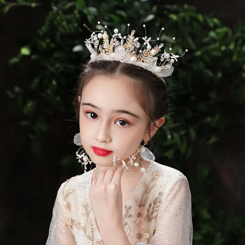 Cute children with yarn show crown