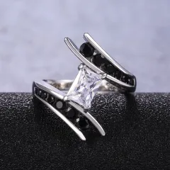 Creative Styling Personality Ladies Ring Exquisitely Inlaid Zircon Party Ring - Black - View 1