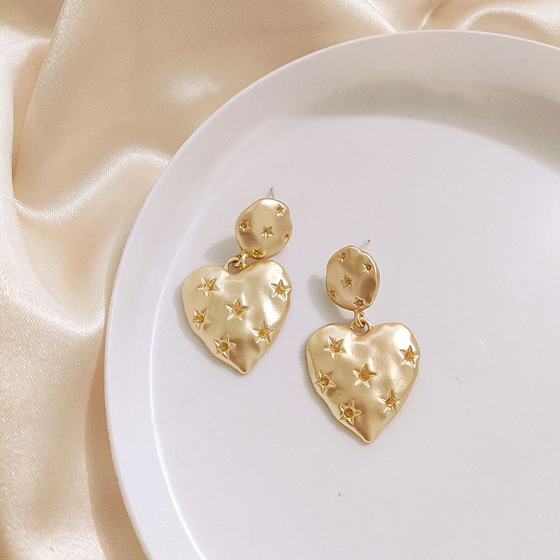 أقراط هندسية معدنية متقدمة للنساء - موضة الشتاء الجديدة بتصميم طويل وأنيق مع لمسة حب بسيطة