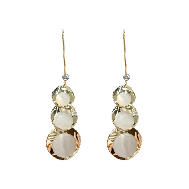 High-Cold European And American Internet Celebrity Niche Design, Light Luxury And Atmospheric Goddess Fan Earrings - Golden