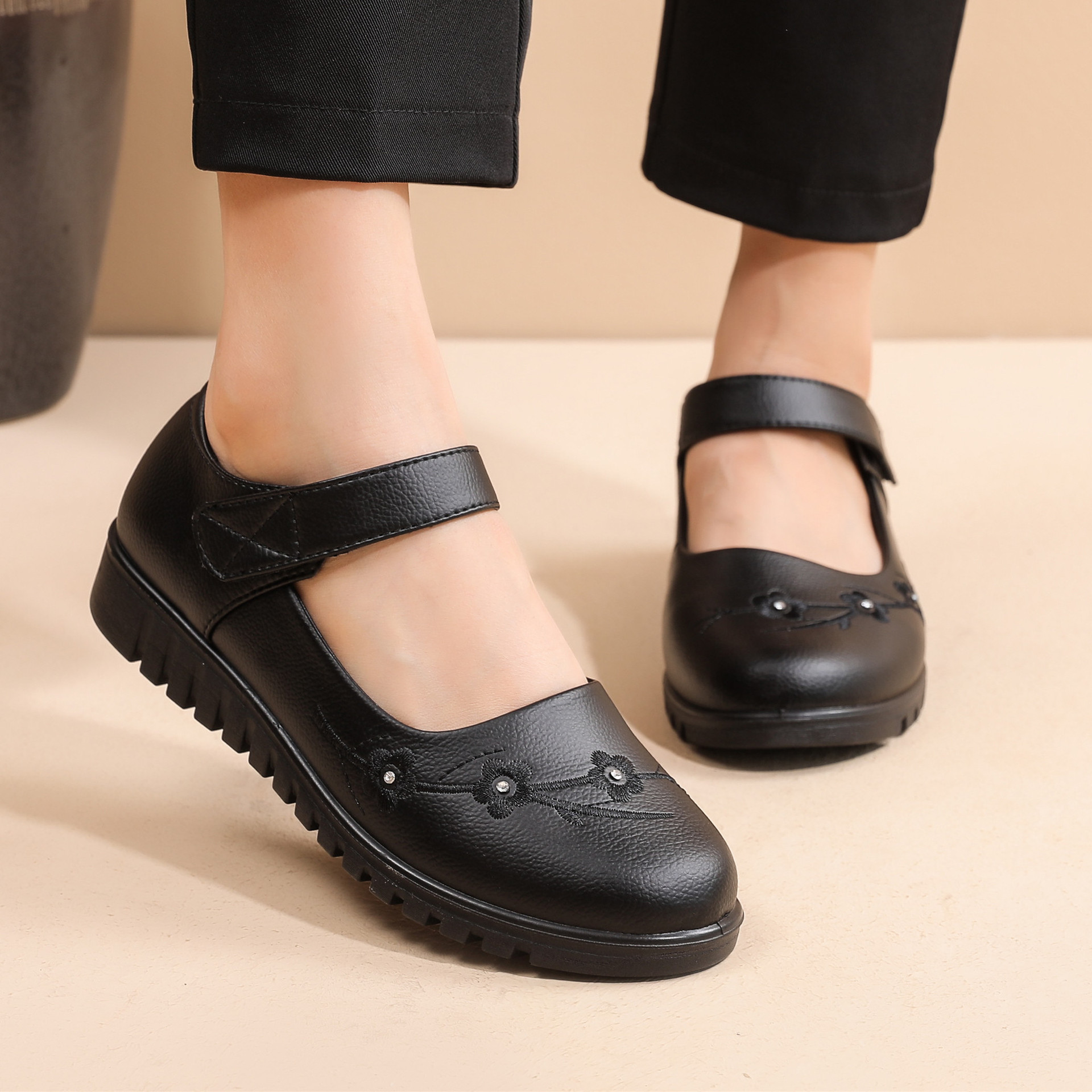 Leather Soft Sole Shoes Comfortable Flat Bottom Middle-Aged And Elderly Women'S Shoes