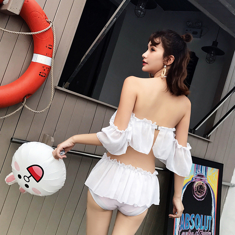 Three-piece Bikini With Black And White Ruffled Collar And Underwire