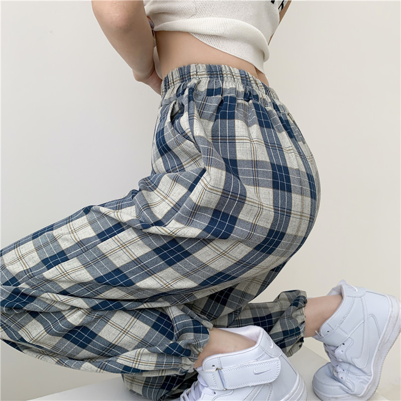 Title 1, Retro-Hose in Blue Plaid im Hong Kong-Stil, loc...