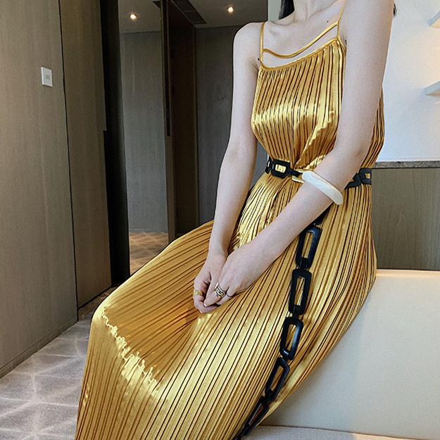 The New Summer One-Piece Wrinkled Pleated Sling Dress, Feminine Temperament, Generous, Loose, Thin, Western Style, Long Skirt, Thin