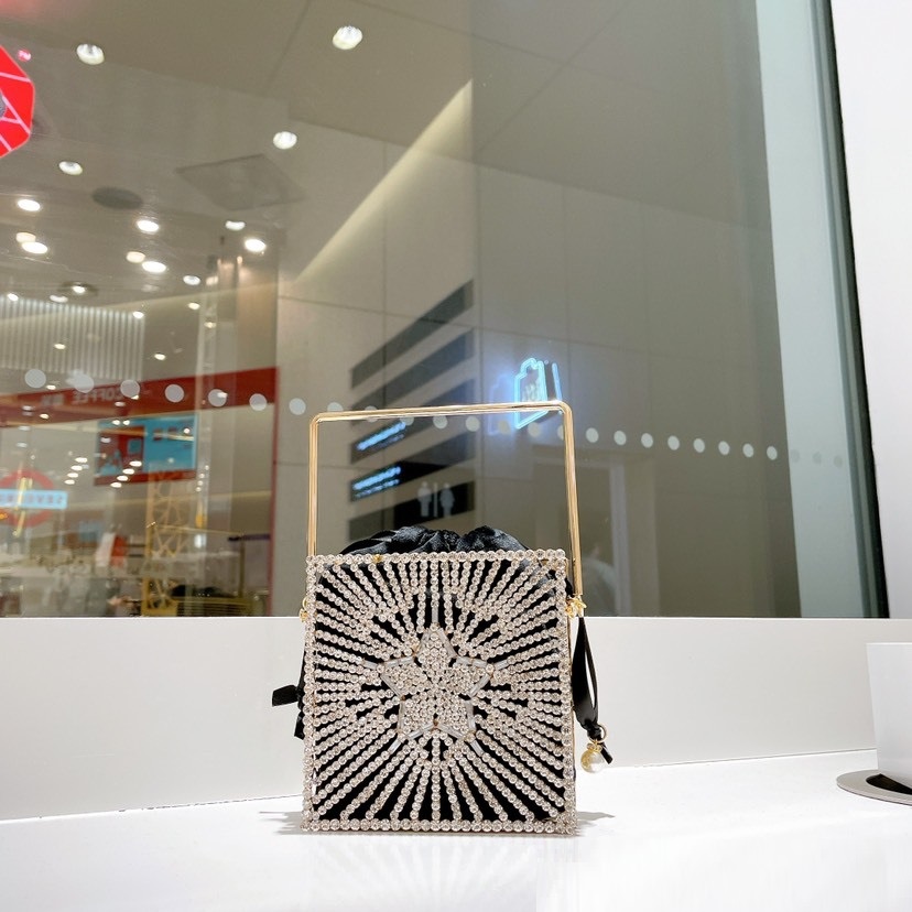 Niche Design Alloy Flash Diamond Rhinestone Basket Bag
