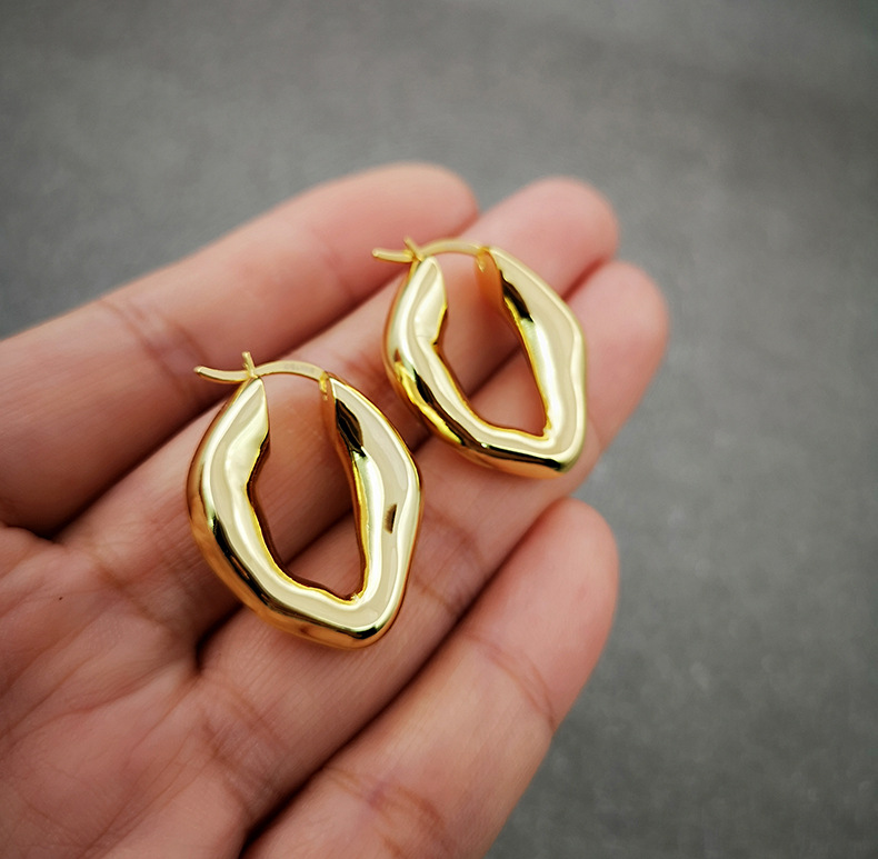  New Style Brass Plating 18K Gold Shaped Earrings Ladies Simple Fashion Qingdao Foreign Trade Jewelry Wholesale