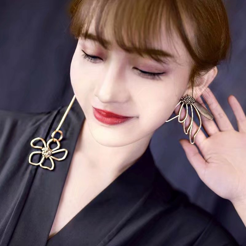 Ins Exaggerated Big Earrings New Temperament Sexy Retro Style Flower Asymmetric Earrings