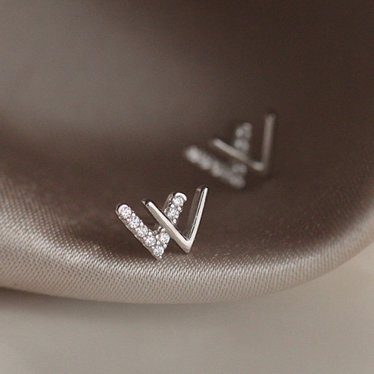 S925 Sterling Silver Double V Letter W Earrings New Diamond-Studded Small Earrings Fashionable All-Match Earrings