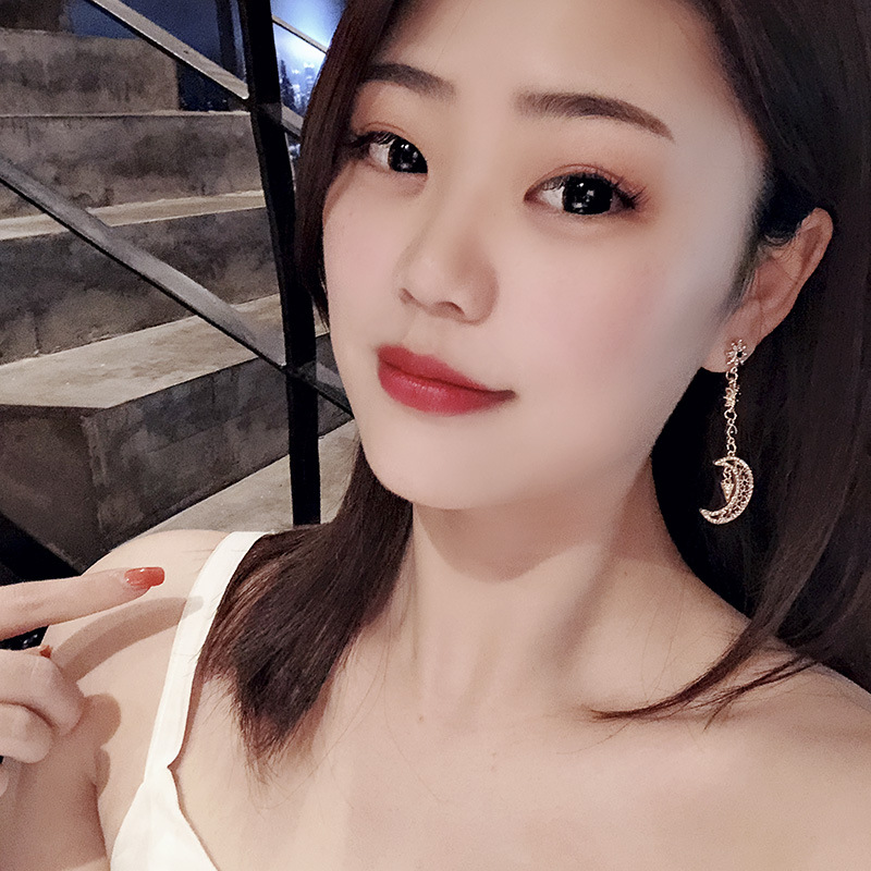 European And American Fashion Retro Exaggerated Temperament Star Moon Korean Long Asymmetric Simple Earrings