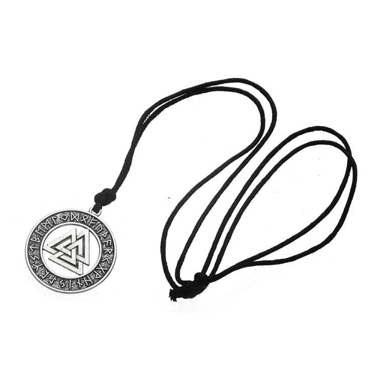 Korean Version Of Xiaoqing New Luun Geometric Triangle Short Clavicle Chain