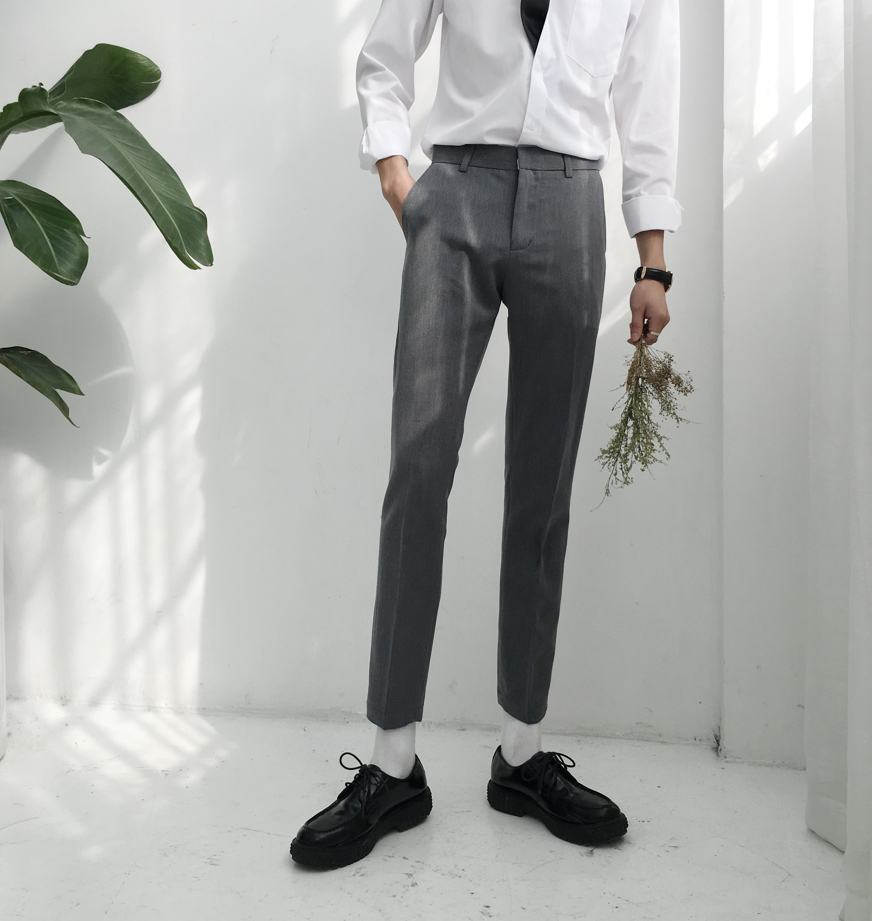 Title 3, Boys tapered feet British suit pants trend. Sl...