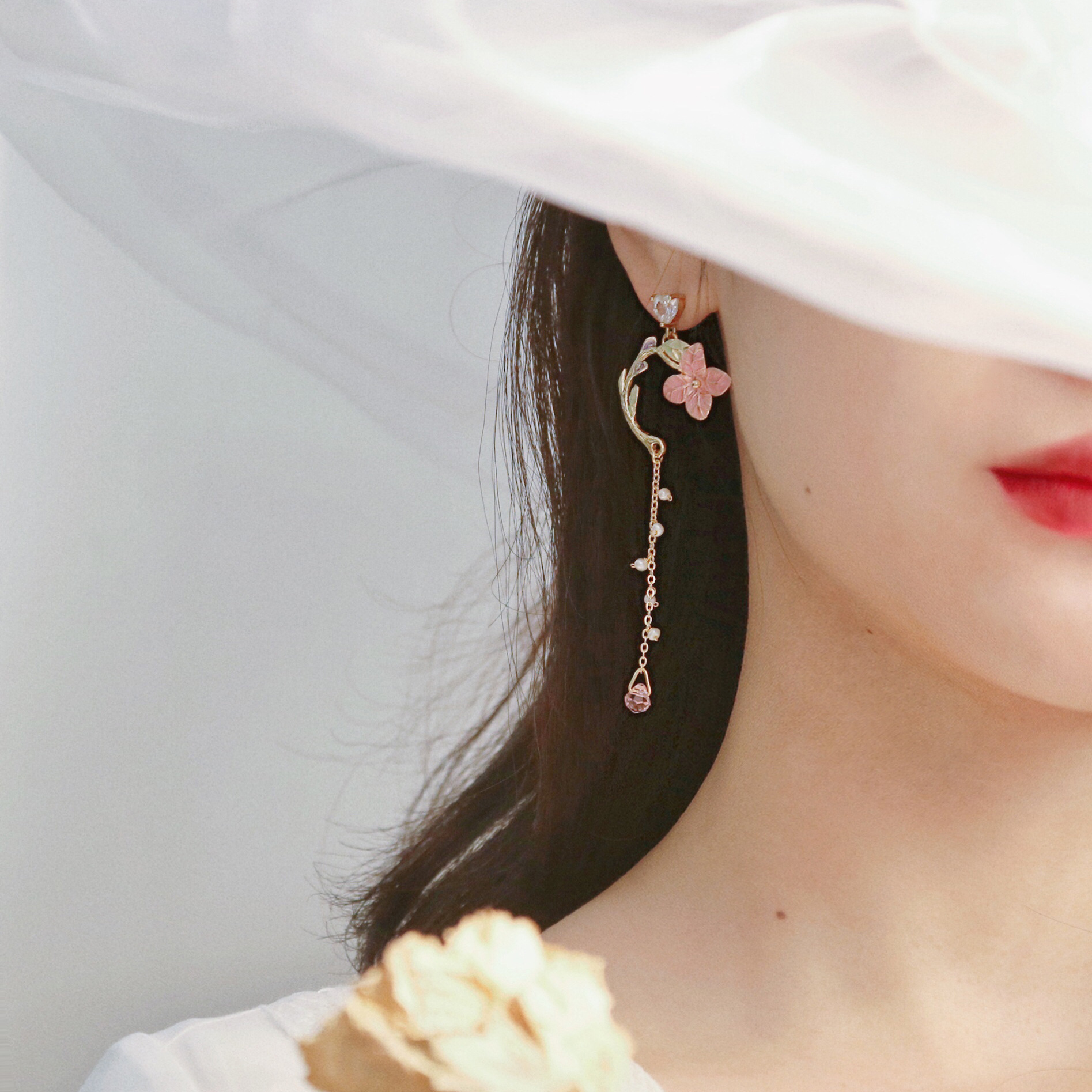 New Female Korean Net Red Long Earrings Temperament Small Flower Tassel Round Face Thin Flower Earrings