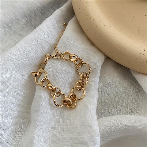 A Small Group Of Exquisite High-End Hand Ornaments Cold Wind Korean Style Simple Personality Bracelet