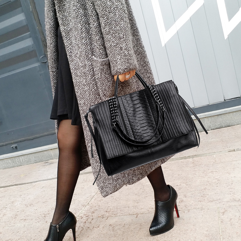 The New Trendy Casual Handbags Korean Version Of The Shoulder Bag Versatile Personality Portable Large Capacity Tote Bag