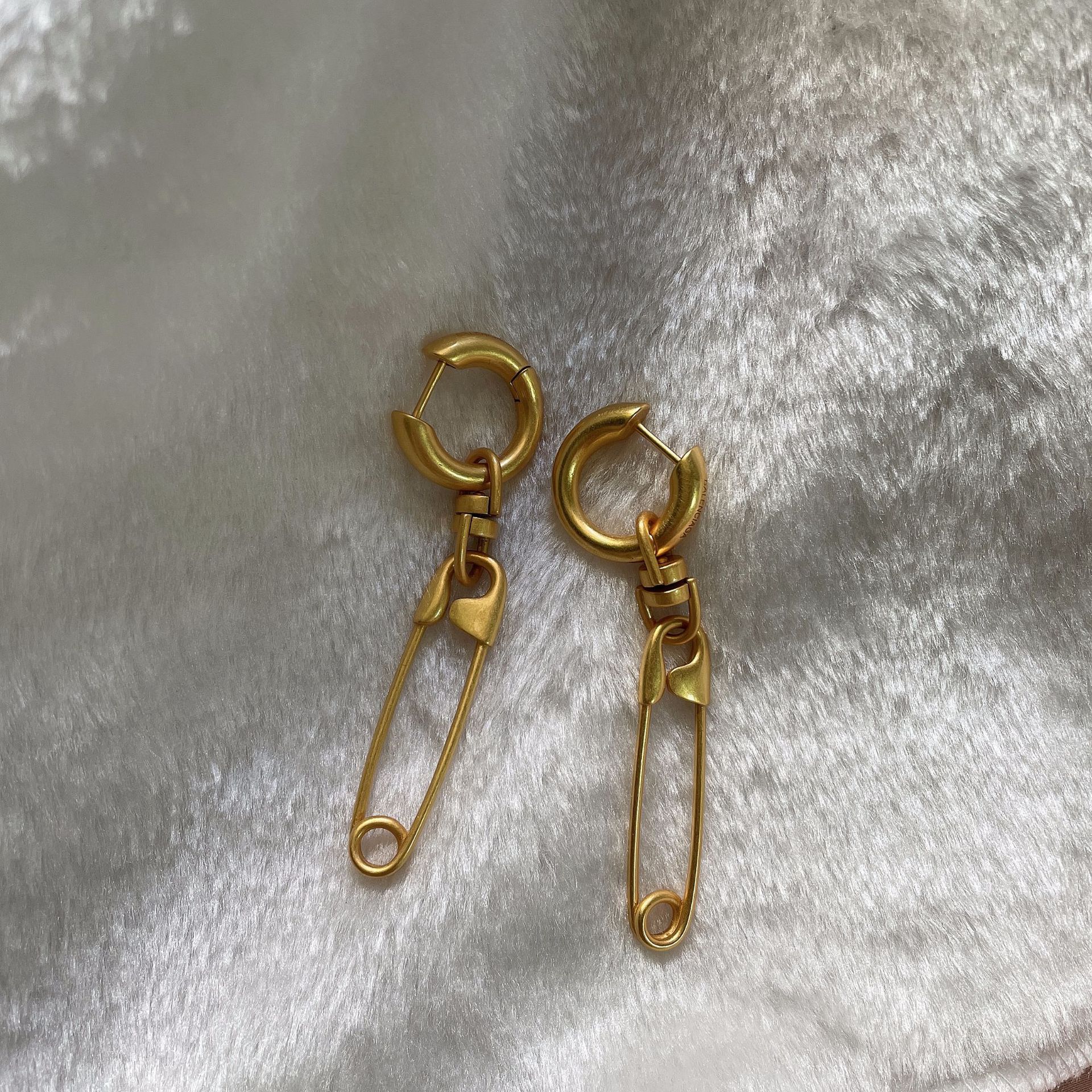 Golden Pin Shaped Retro Metallic Paperclip Earrings