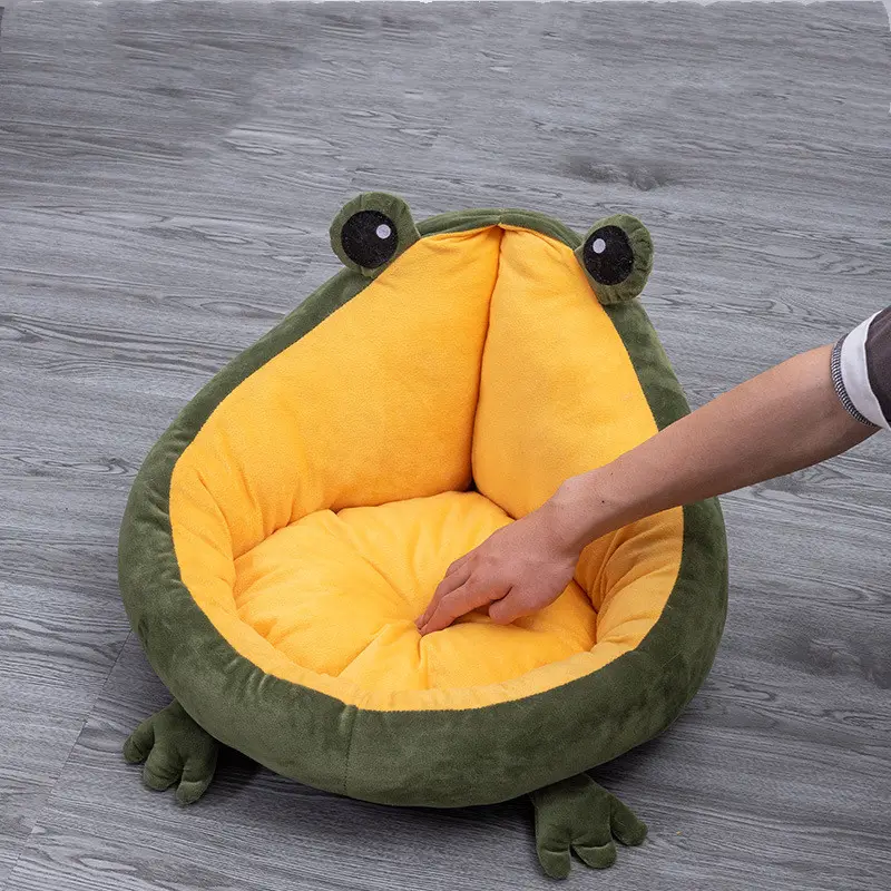 Frog Nest Winter Warm Semi-Enclosed Pet Bed