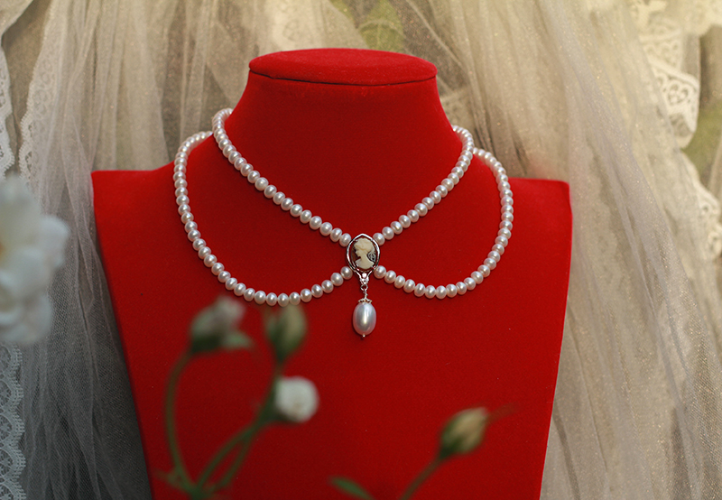 قلادة بجوهرة لؤلؤة مياه عذبة مزدوجة بتصميم جمالي