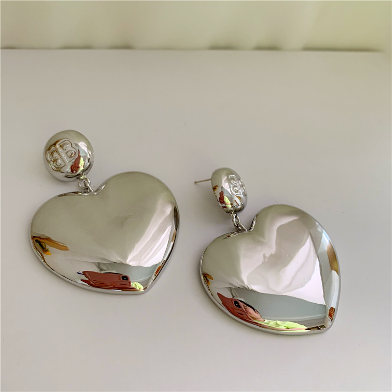 European And American Exaggerated Gold Glossy Love Ear Ornaments