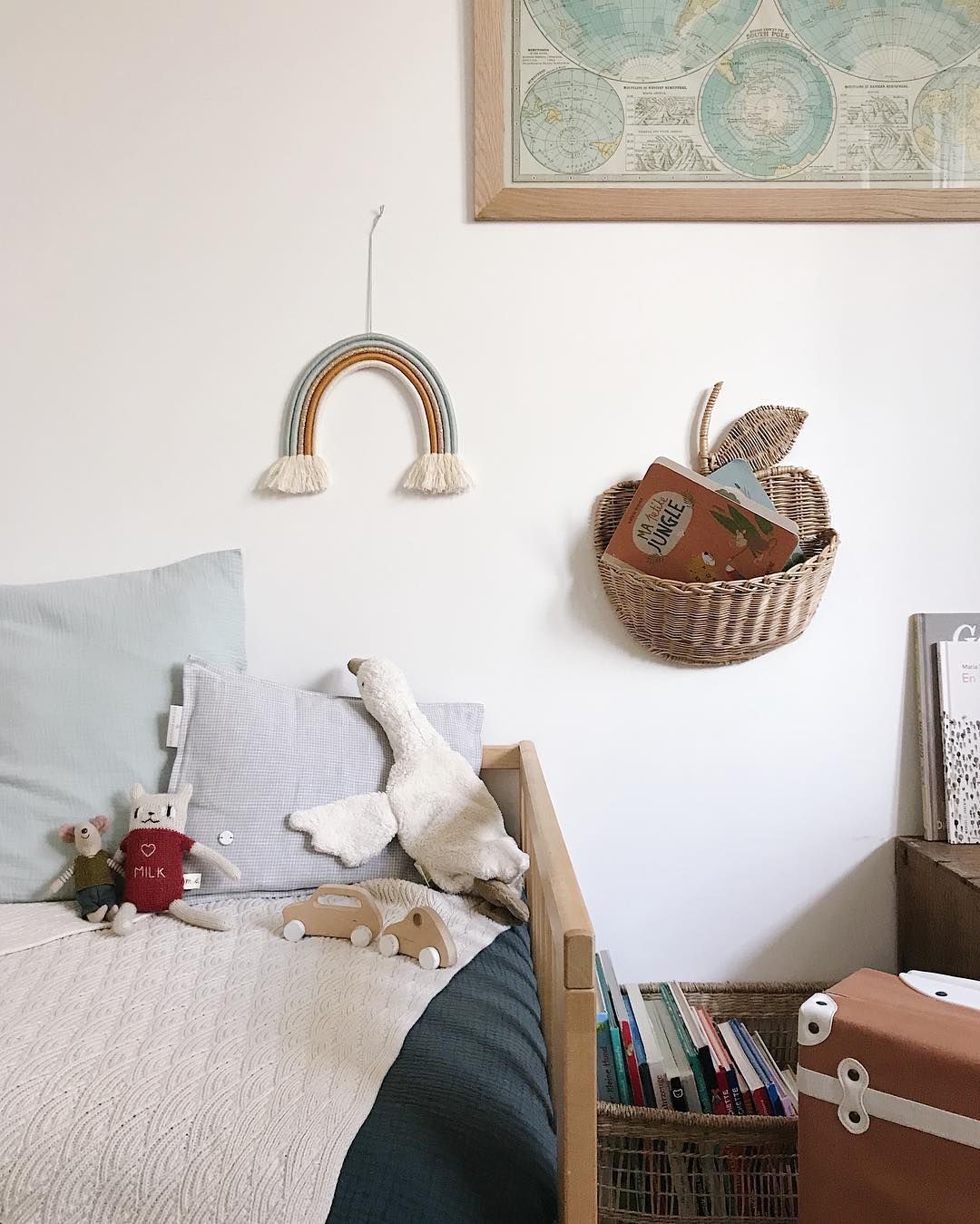 Cross-Border Ins Hand-Made Rattan Apple-Shaped Storage Basket, Shaped Decorative Storage